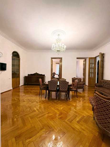 Квартира с 4 спальнями в Сололаки — 1