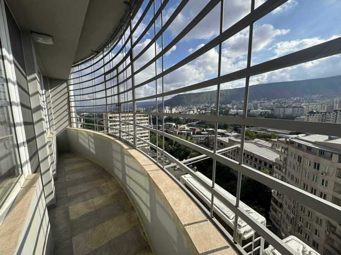 Квартира с 3 спальнями в Tbilisi — 11