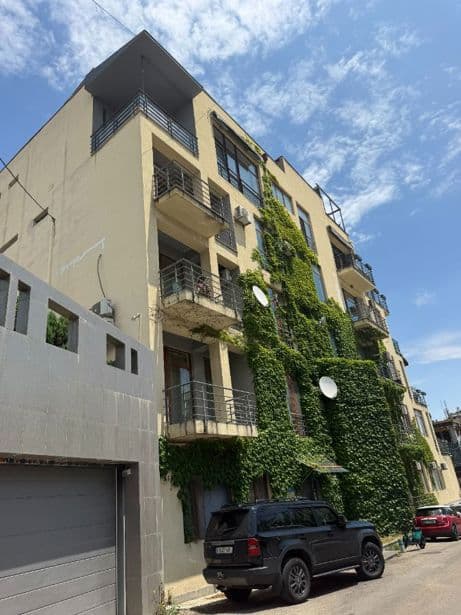 Квартира с 3 спальнями в Tbilisi — 1