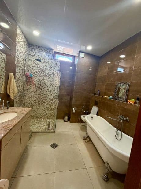 Квартира с 3 спальнями в Tbilisi — 10