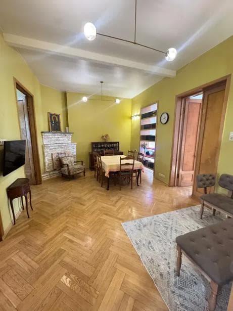 Квартира с 3 спальнями в Tbilisi — 1