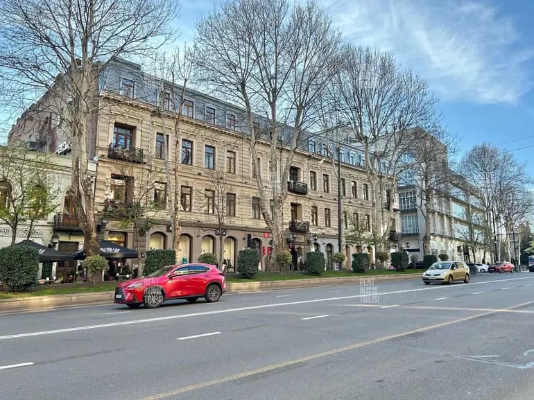 Квартира с 4 спальнями в Мтацминда
