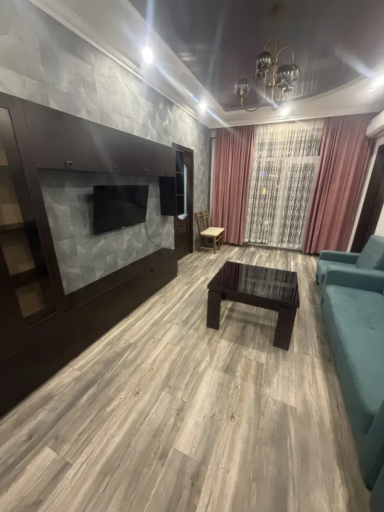 Квартира с 2 спальнями в Глдани