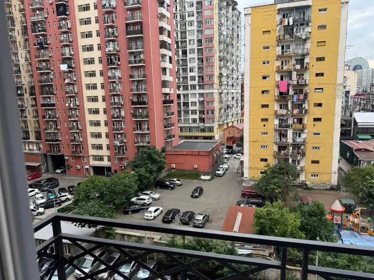 Квартира с 2 спальнями в Багратиони