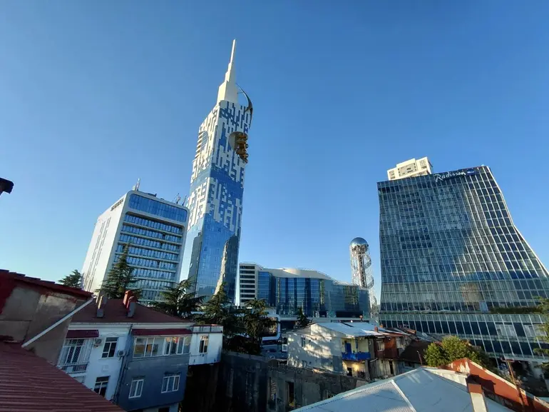Квартира с 1 спальней в Тамар