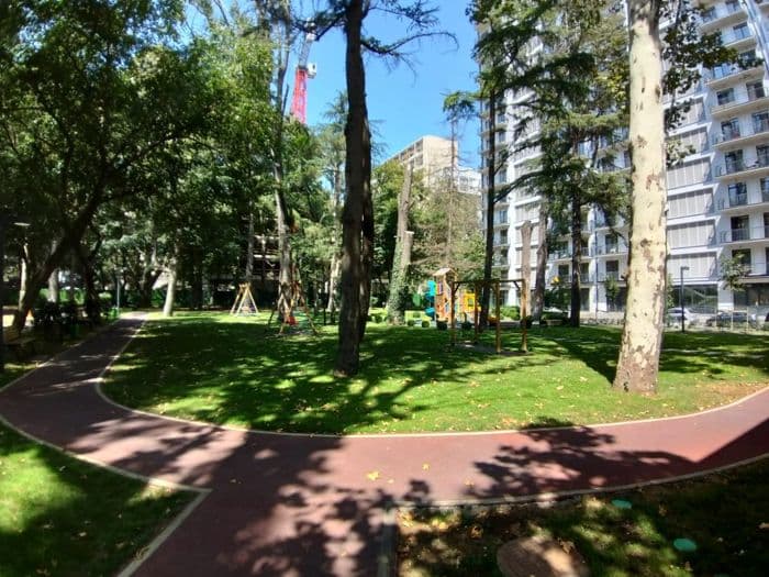 Квартира с 3 спальнями в Сабуртало